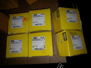 NIB HUBBELL HBL2988 WHITE LAMPHOLDER ... EACH