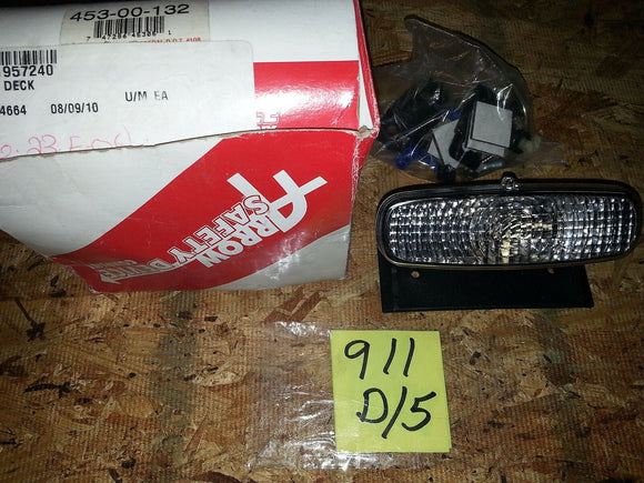 NIB ARROW CENTER HIGH MOUNT LIGHT 453-00-132 CLEAR LENS
