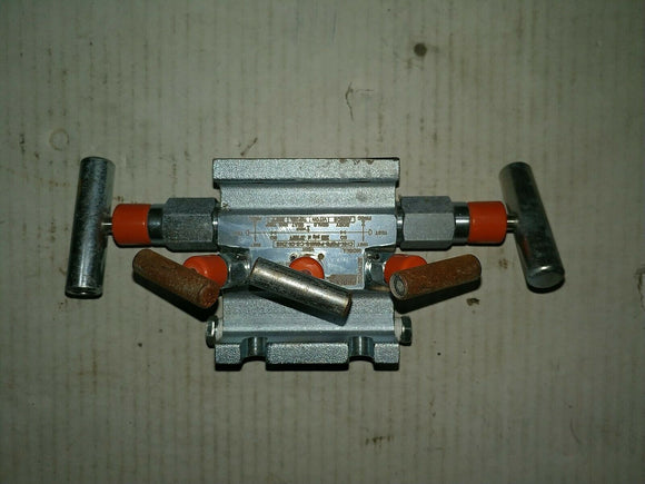 NNB Phoenix Precision Manifold VALVE  CHK- P6M5S-CS-DI-ZNS .. AS IN PICTURE